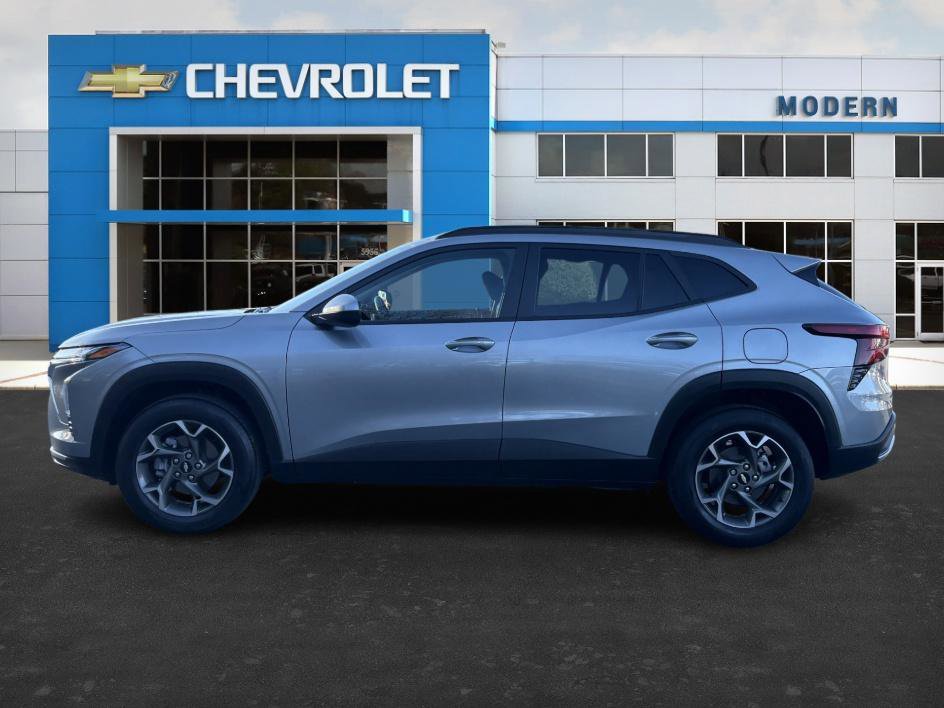Used 2025 Chevrolet Trax LT w/ Driver Confidence Package image 2