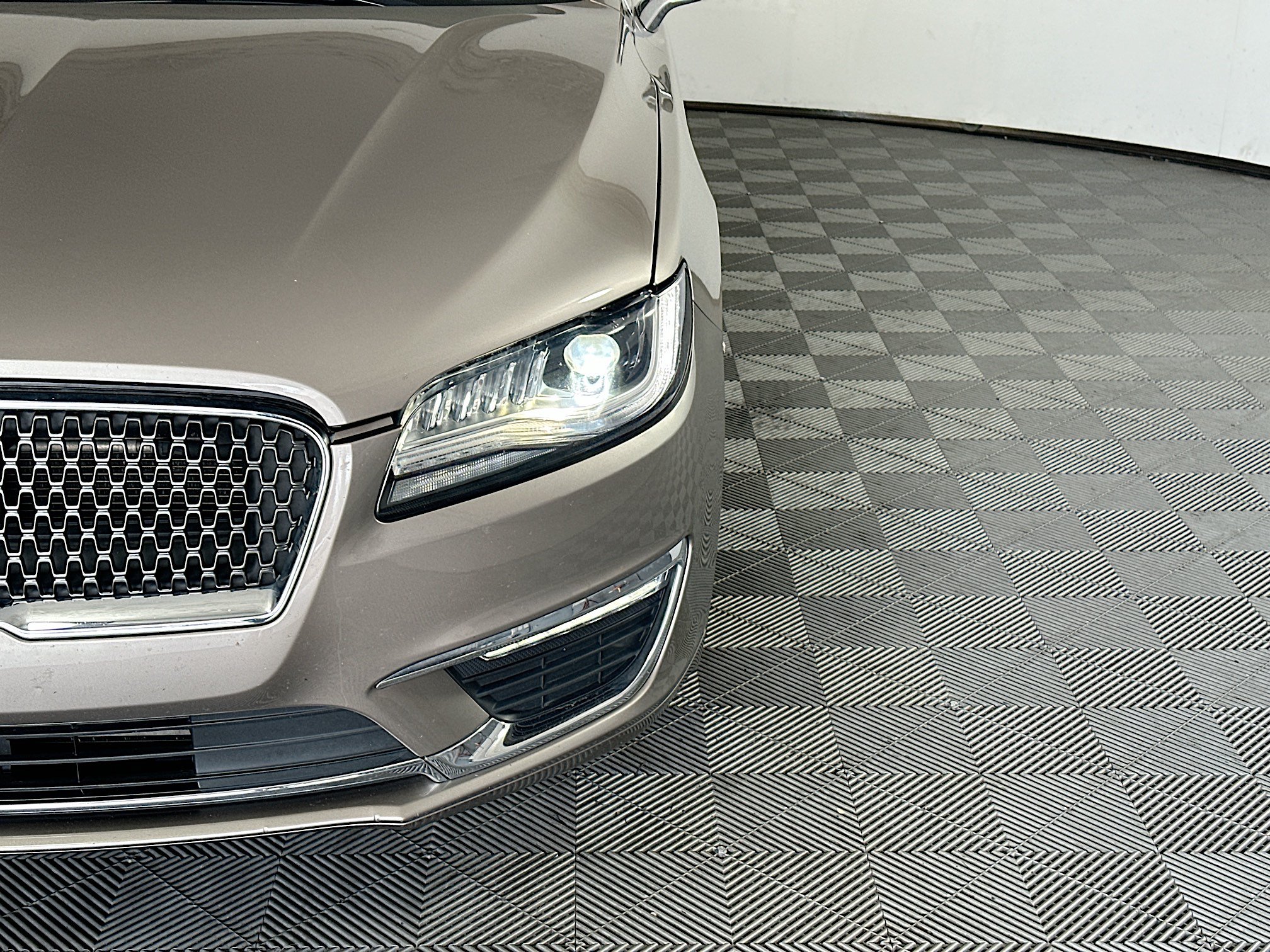 Used 2018 Lincoln MKZ Premiere w/ Magnetic Appearance Package FWD image 9