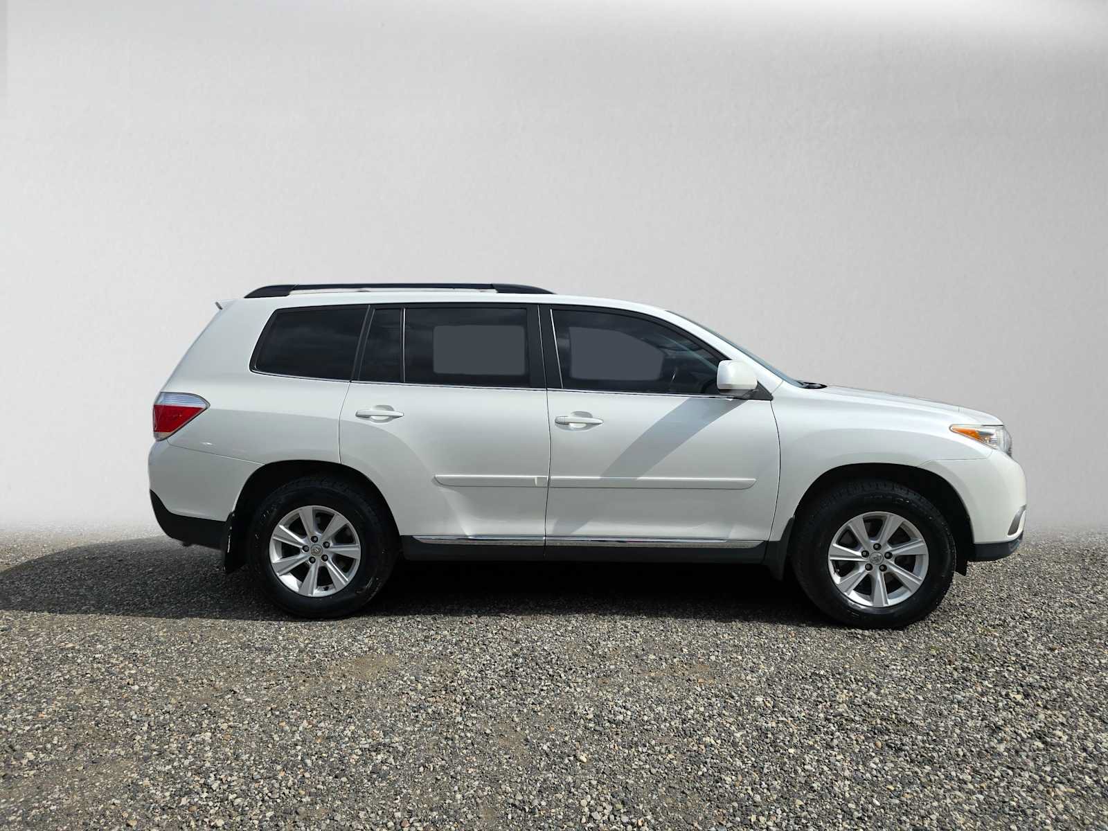 Used 2012 Toyota Highlander SE w/ Tow Pkg AWD/4WD image 2