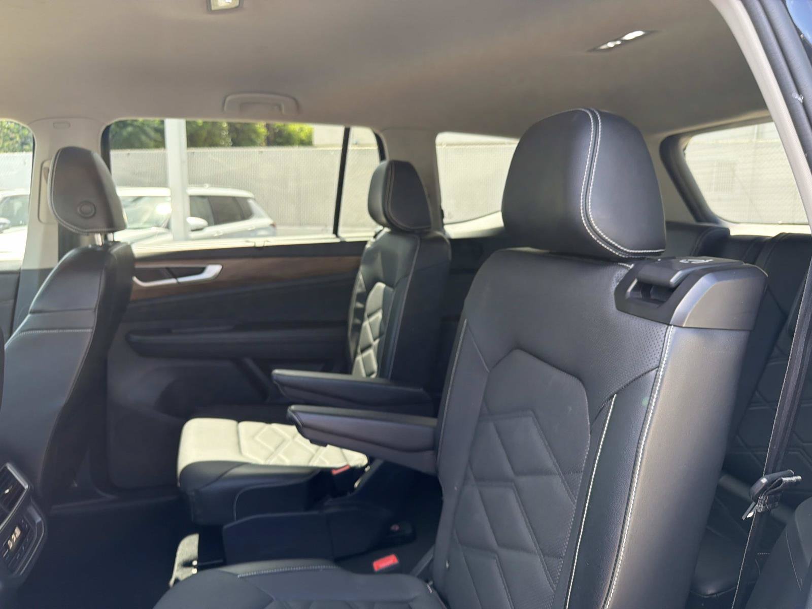 Used 2024 Volkswagen Atlas SE FWD image 12