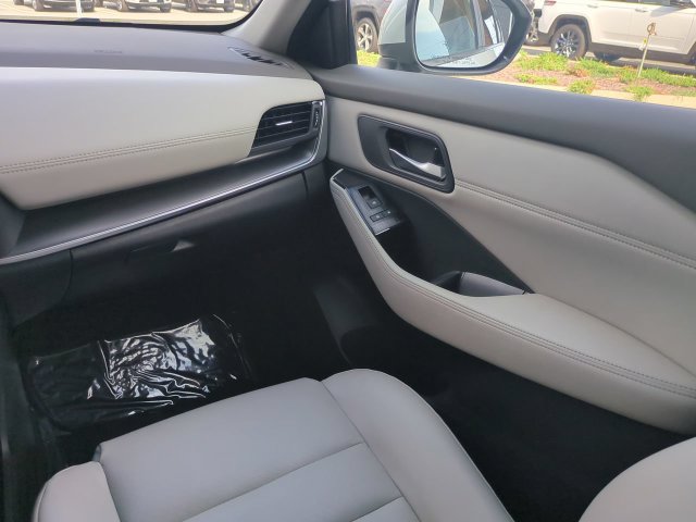 Used 2023 Nissan Rogue SV w/ SV Premium B Package FWD image 17