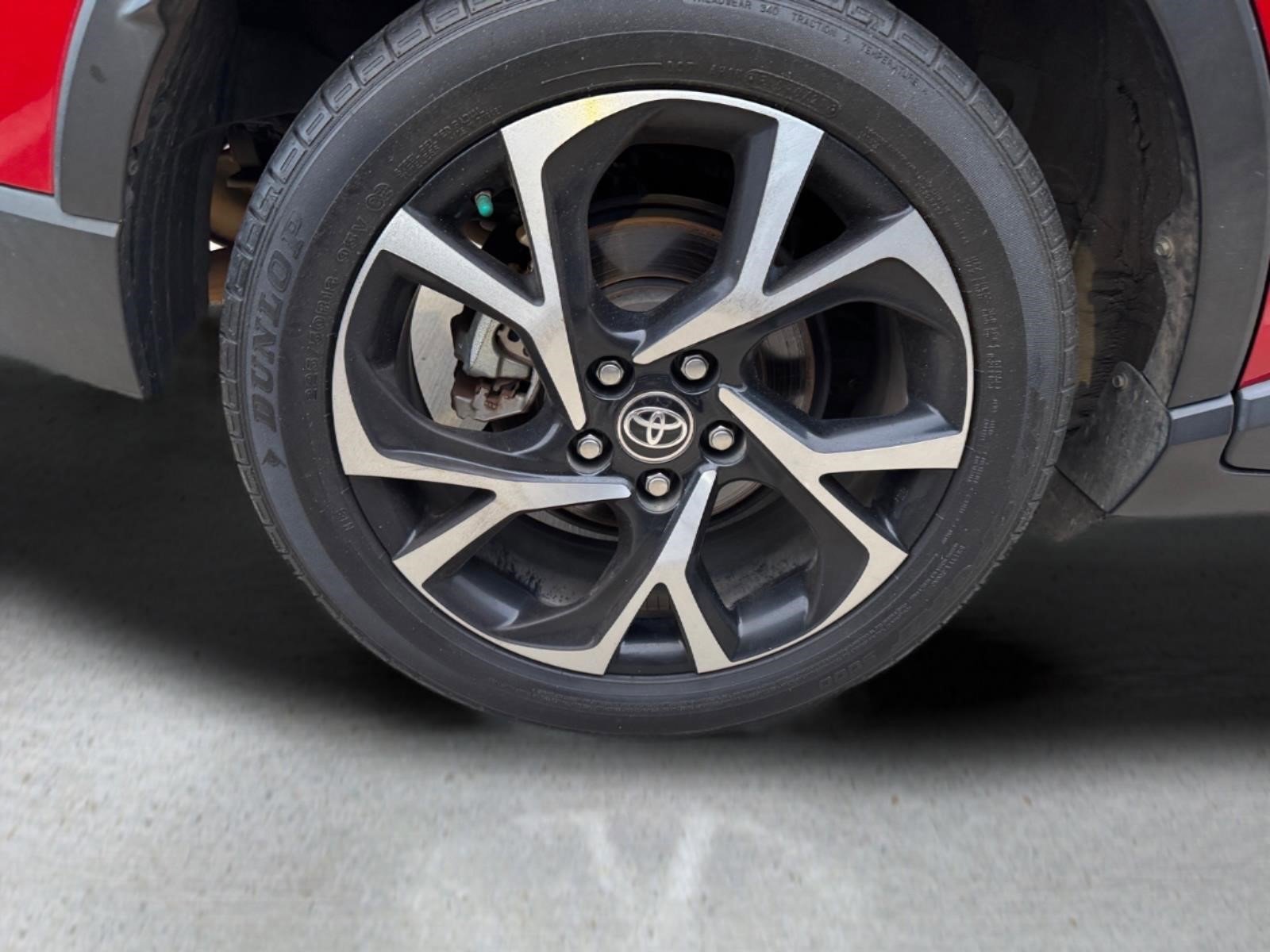 Used 2021 Toyota C-HR XLE FWD image 15