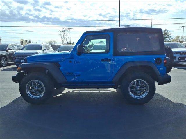 Used 2025 Jeep Wrangler Sport image 4