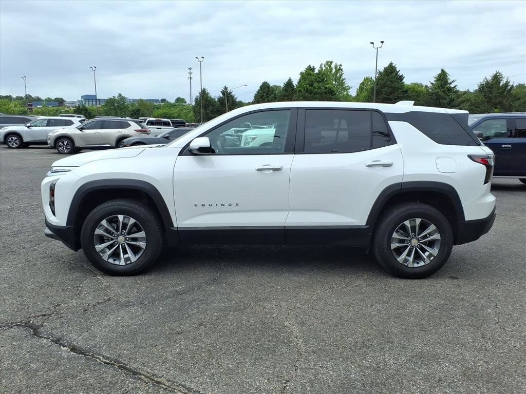 Used 2026 Chevrolet Equinox LT FWD image 7