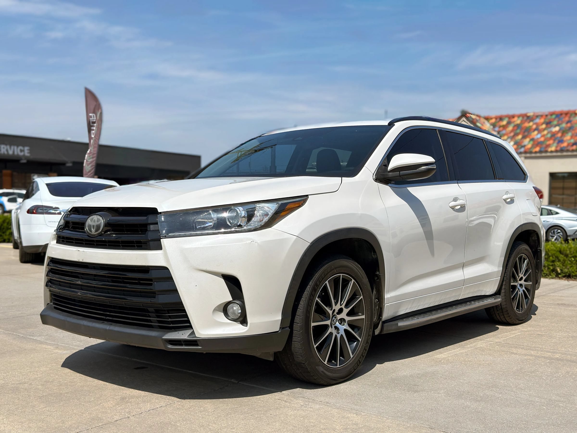 Used 2017 Toyota Highlander XLE FWD image 3