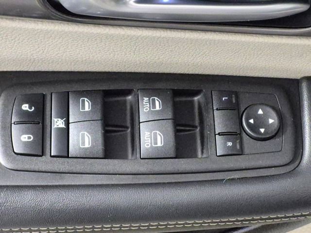 Used 2024 Chrysler Pacifica Touring-L image 14