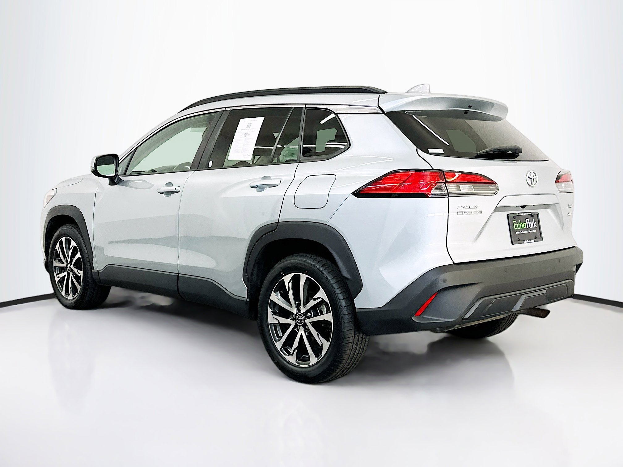 Used 2024 Toyota Corolla Cross XLE w/ Convenience Package image 5