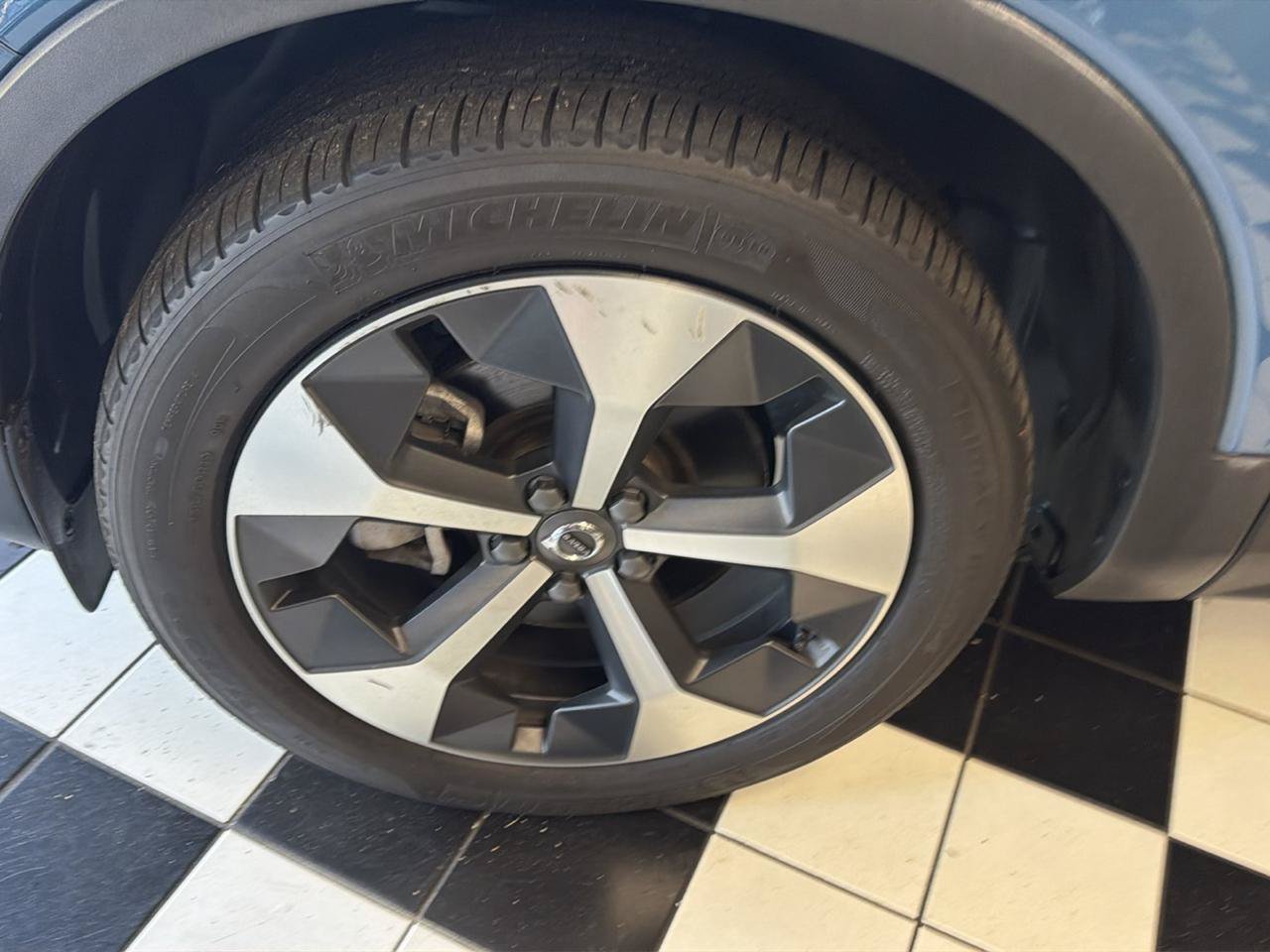 Used 2023 Volvo XC40 B5 Plus w/ Driver Assist Package AWD/4WD image 9