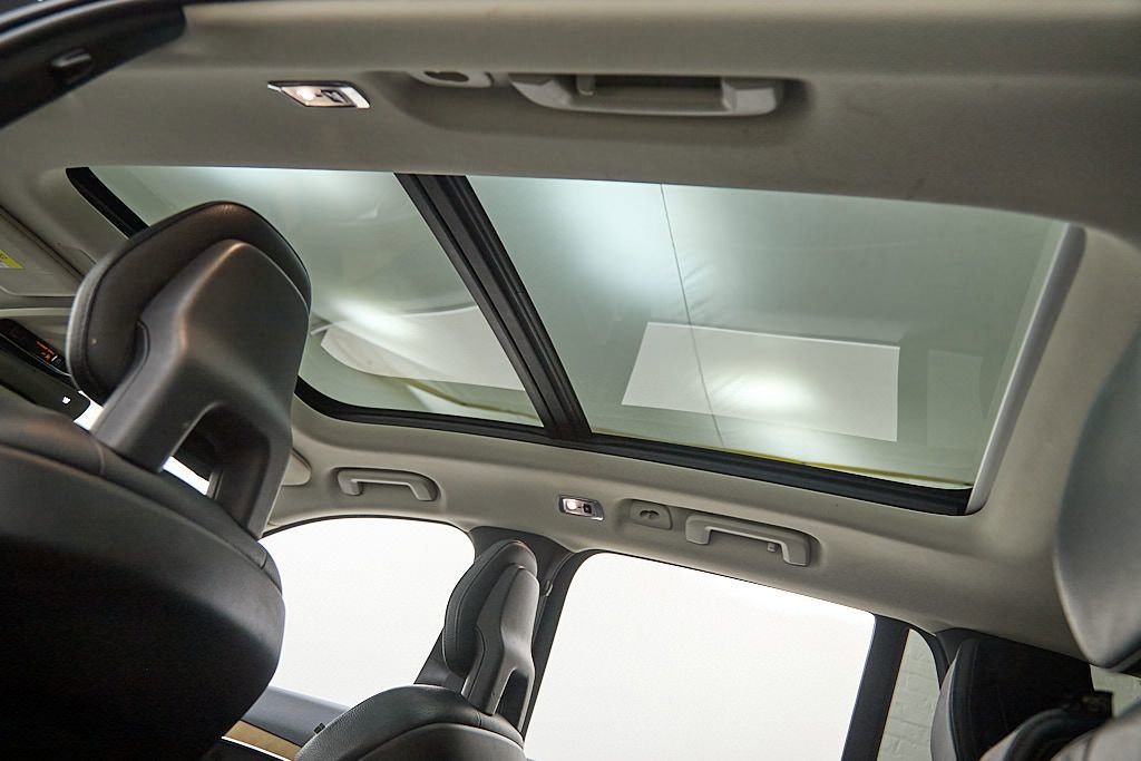 Used 2021 Volvo XC90 T6 Momentum w/ Climate Package image 27