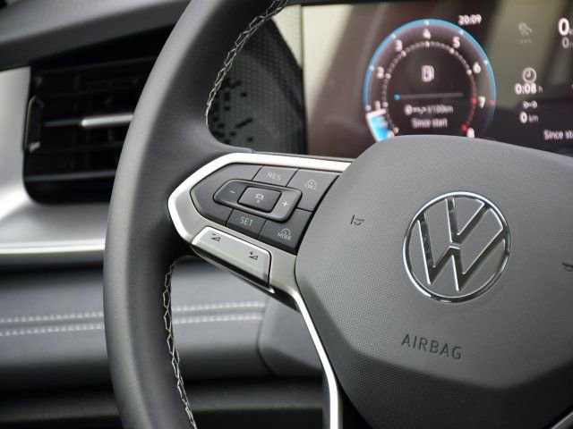 New 2026 Volkswagen Tiguan SE FWD image 21