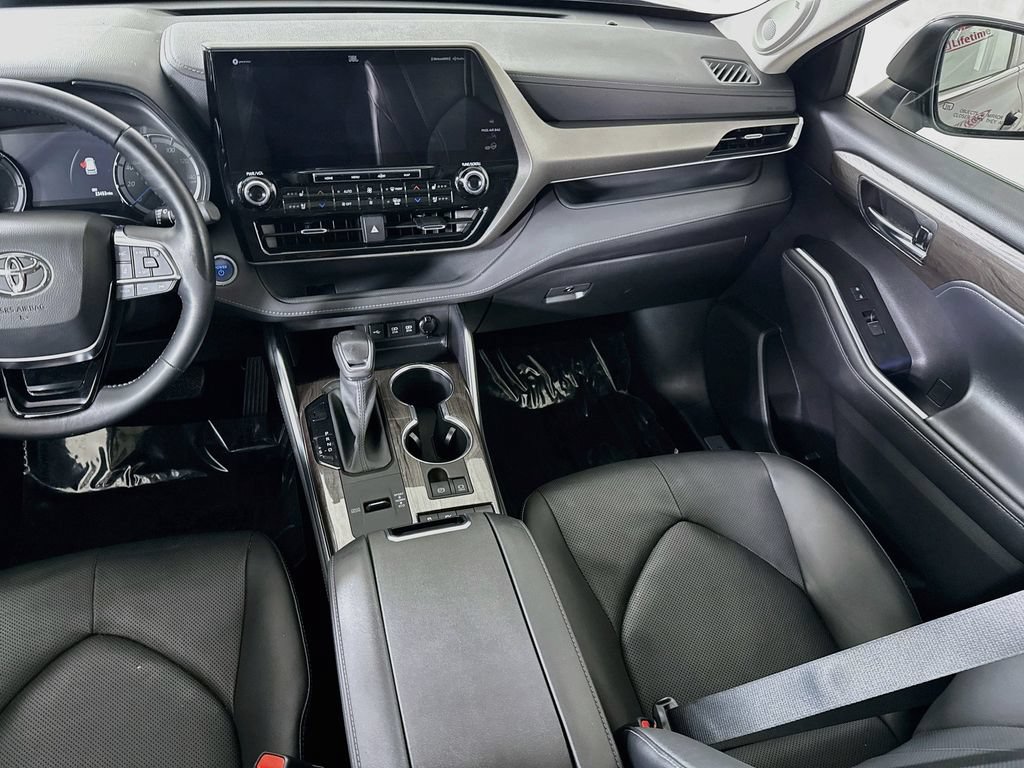 Certified 2021 Toyota Highlander Limited AWD/4WD image 29