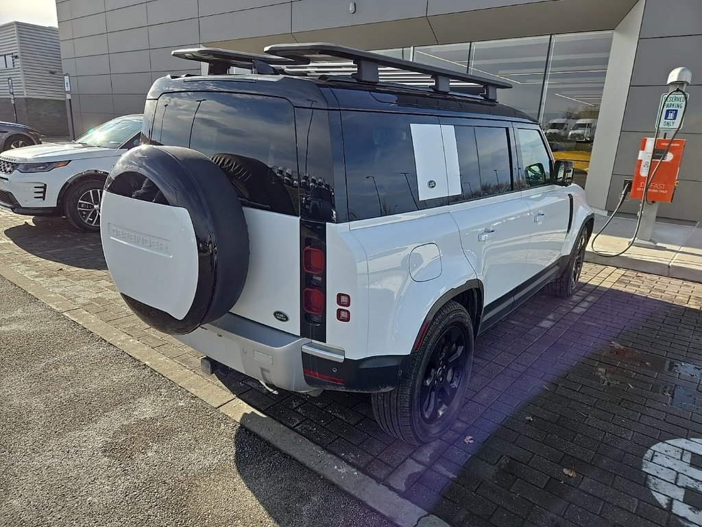Used 2023 Land Rover Defender 110 S image 9
