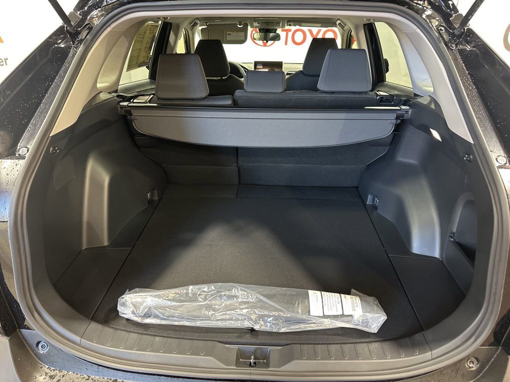 Used 2025 Toyota RAV4 XLE image 16