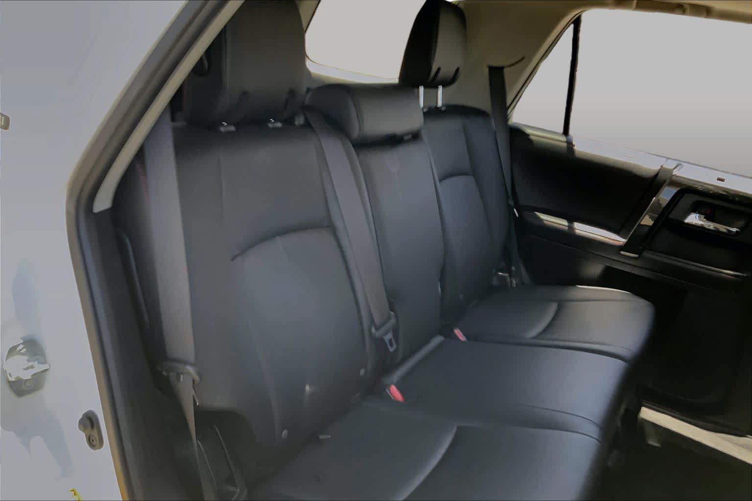 Used 2019 Toyota 4Runner SR5 AWD/4WD image 19