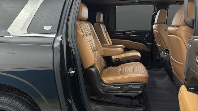 Used 2022 Cadillac Escalade ESV Premium Luxury AWD/4WD image 25