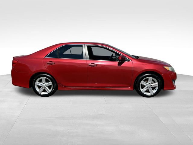 Used 2014 Toyota Camry SE FWD image 2