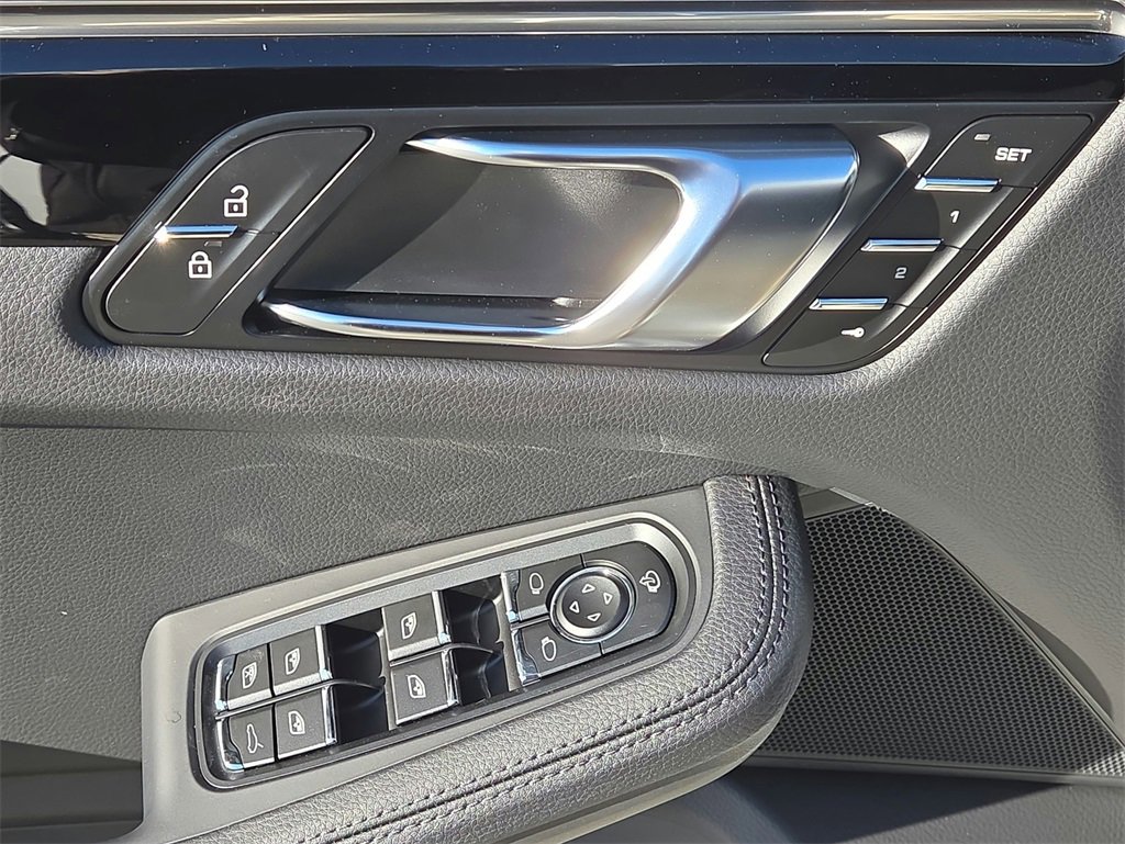 New 2026 Porsche Macan image 7