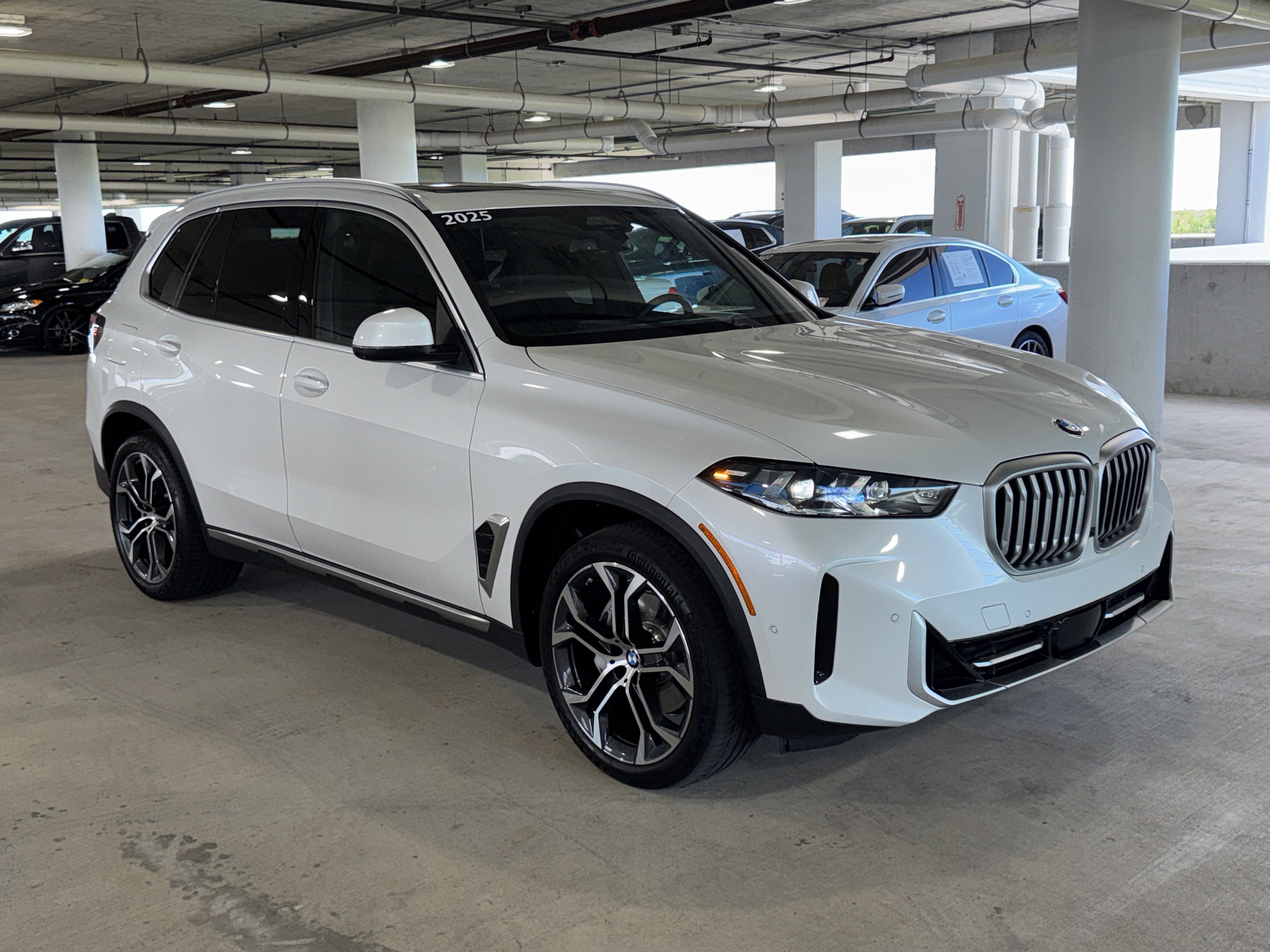 Used 2025 BMW X5 sDrive40i w/ Premium Package image 2