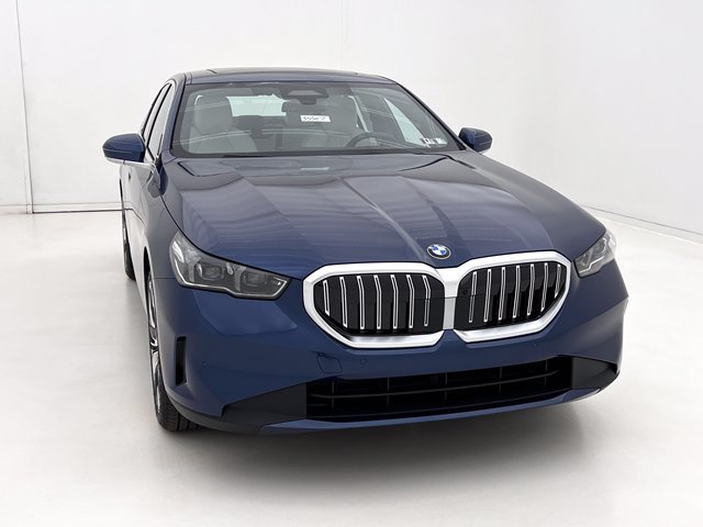 Used 2027 BMW 530i xDrive AWD/4WD image 3