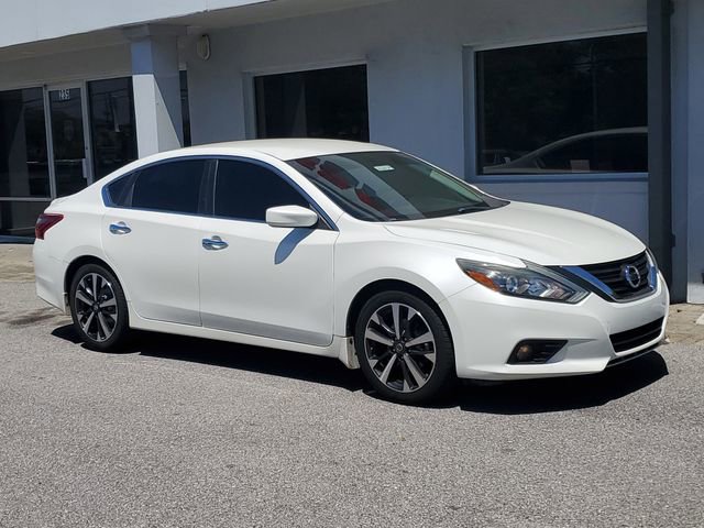 Used 2017 Nissan Altima 2.5 SR w/ Interior Lighting Package image 32