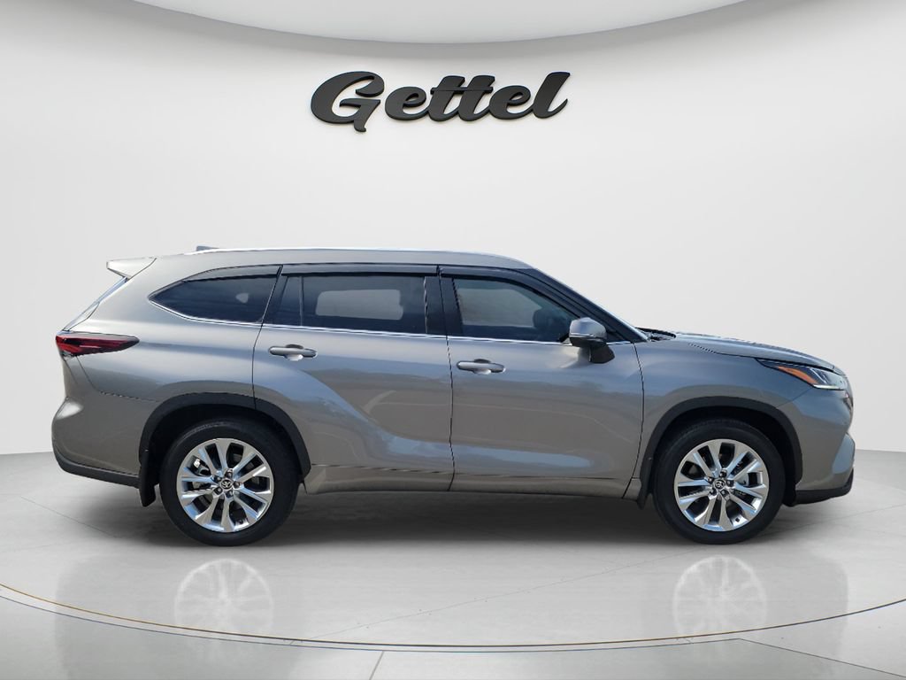 Certified 2026 Toyota Highlander Limited AWD/4WD image 4