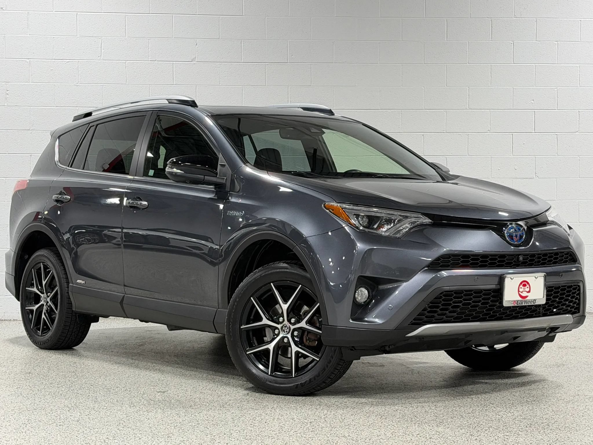 Used 2018 Toyota RAV4 SE w/ Advanced Technology Package AWD/4WD image 4