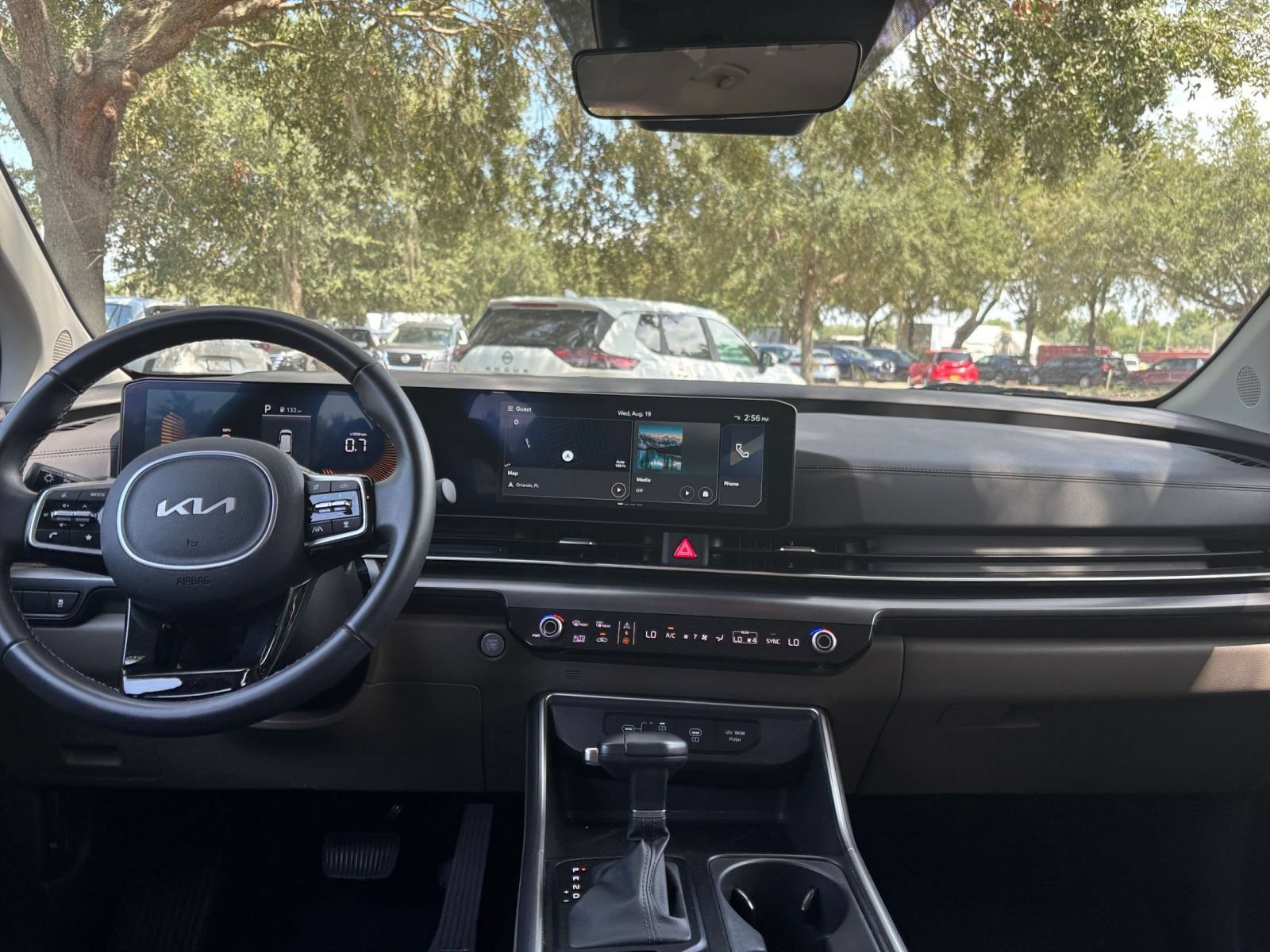 Used 2026 Kia Carnival FWD image 36