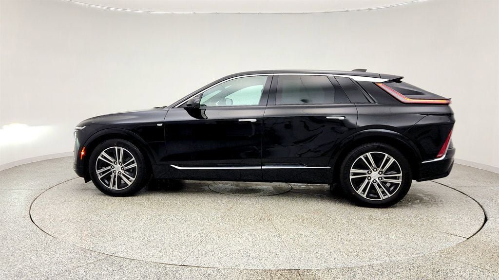 Used 2024 Cadillac Lyriq Luxury RWD image 8