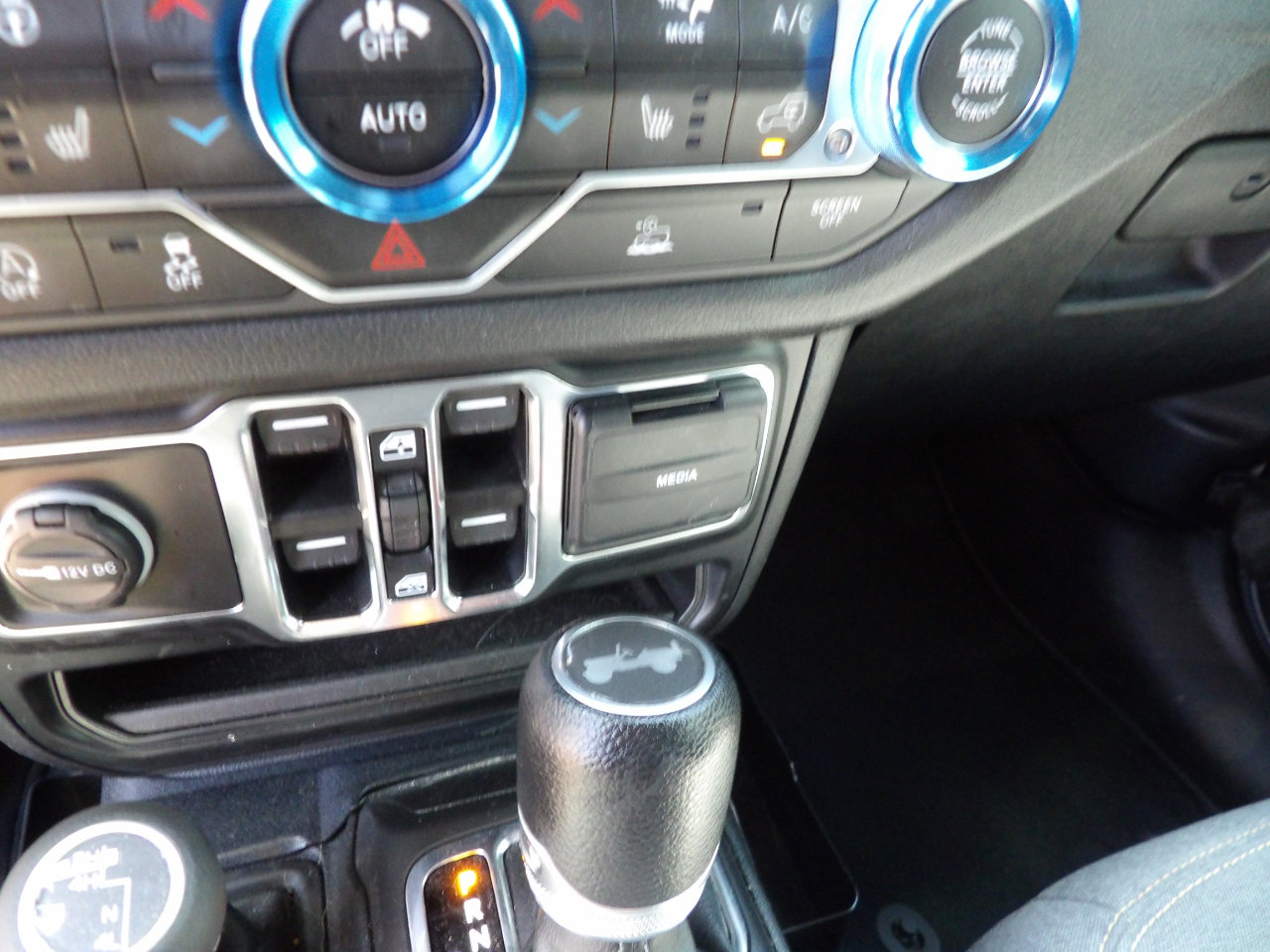 Used 2024 Jeep Wrangler Unlimited Sport image 17