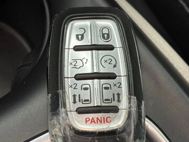 Used 2024 Chrysler Pacifica Touring-L image 32
