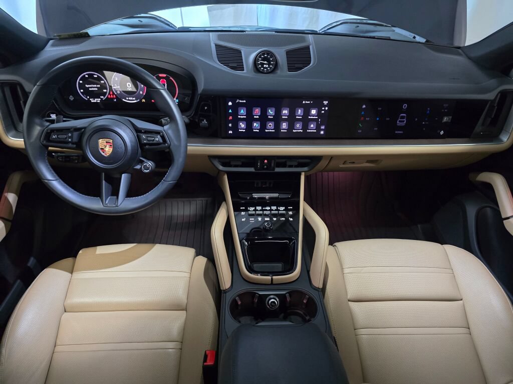 Certified 2025 Porsche Cayenne Coupe AWD/4WD image 19