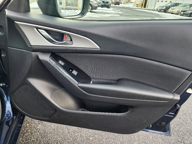 Used 2018 MAZDA MAZDA3 Sport image 26