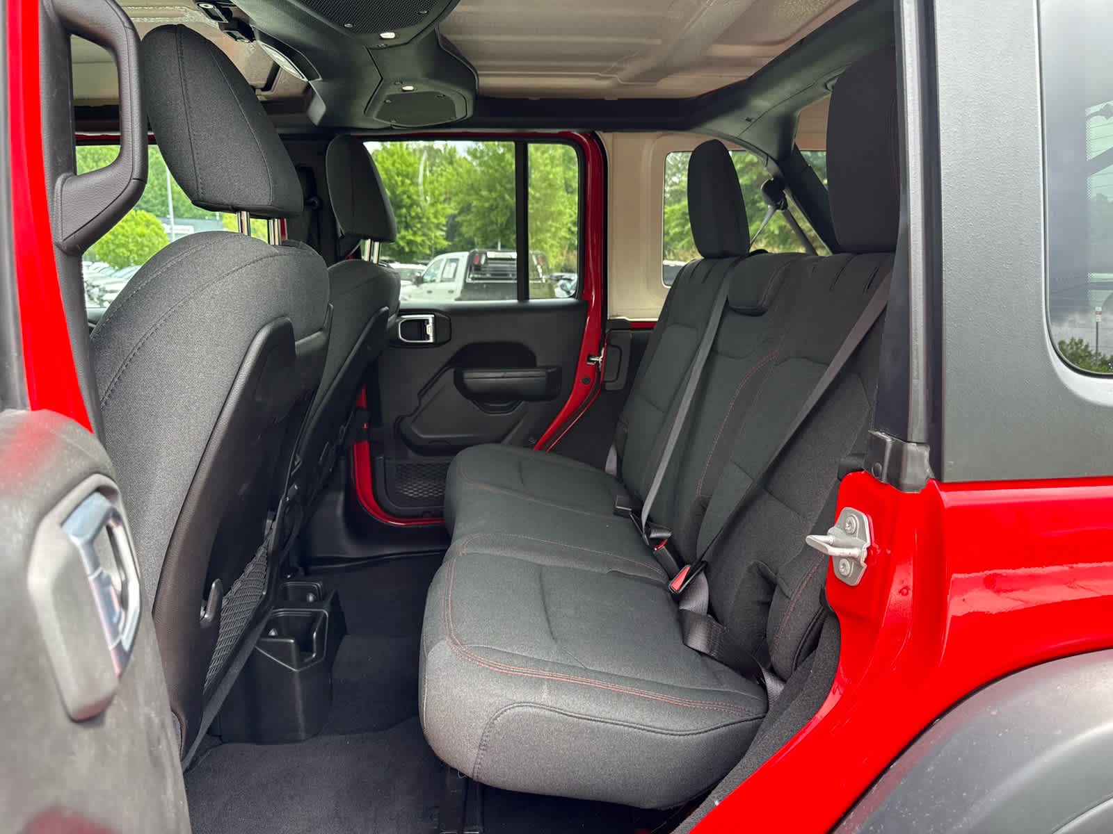 Used 2024 Jeep Wrangler Unlimited Rubicon AWD/4WD image 23