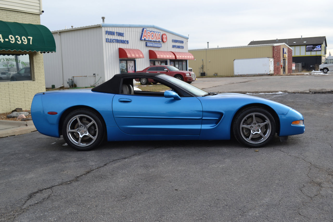 Used 2000 Chevrolet Corvette Convertible w/ Memory Pkg image 9