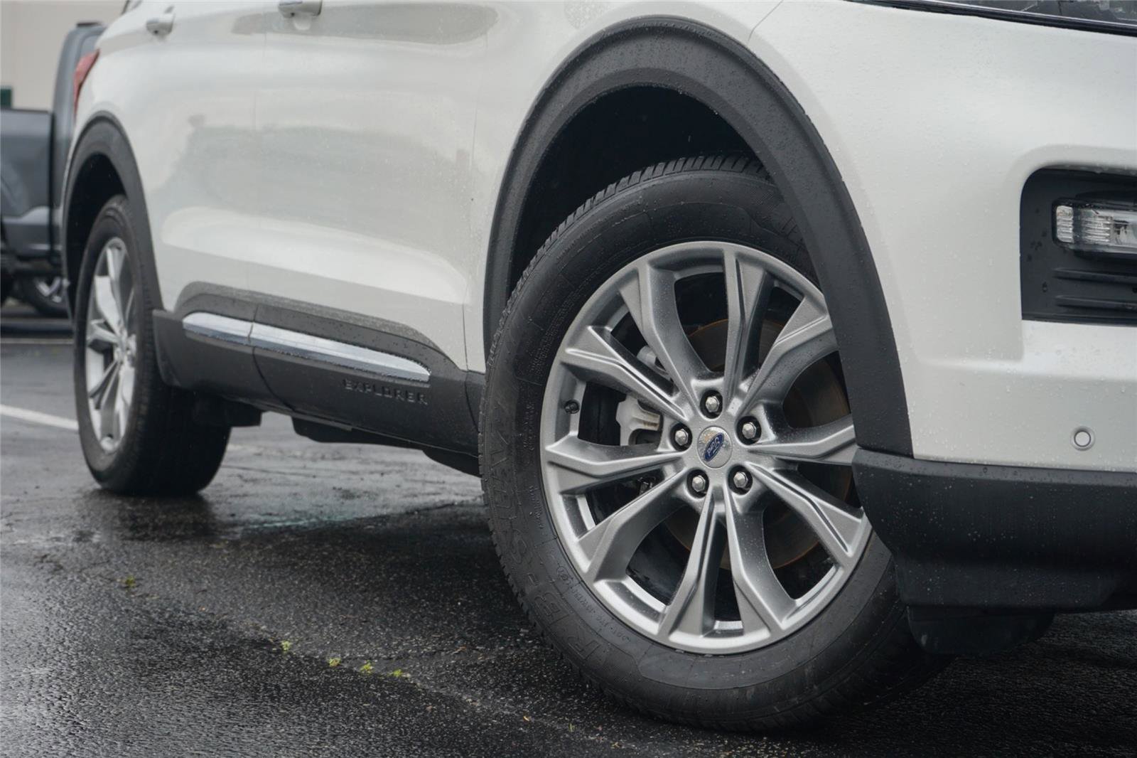 Used 2020 Ford Explorer Limited image 2