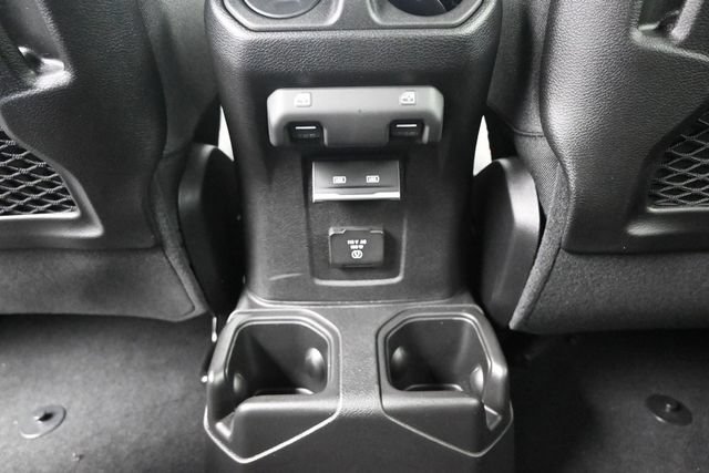 Used 2024 Jeep Wrangler Unlimited Rubicon w/ Technology Group AWD/4WD image 8
