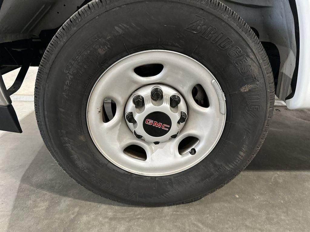 Used 2024 GMC Savana 2500 w/ Driver Convenience Package image 18