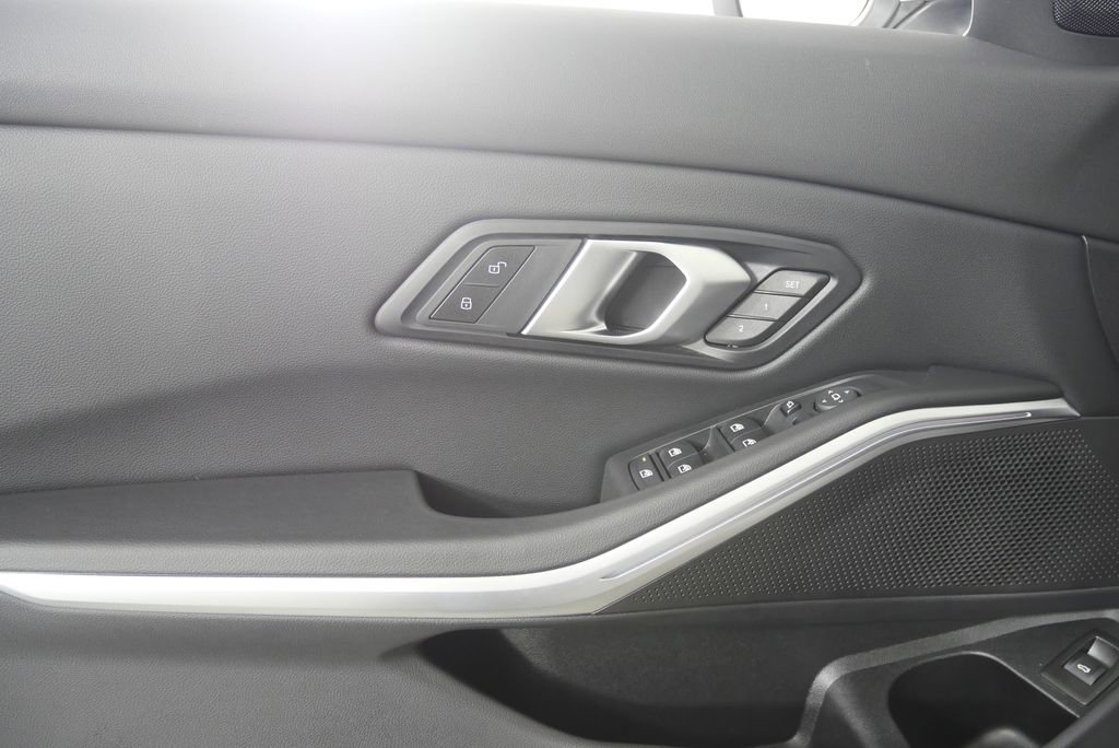Used 2025 BMW 330i Sedan RWD image 8