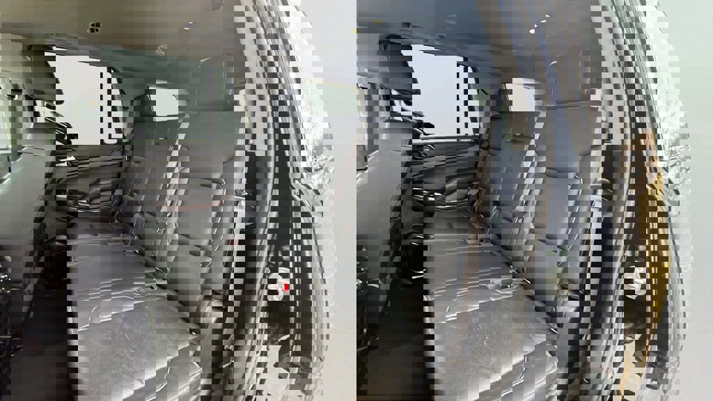 Used 2018 GMC Yukon SLT w/ Open Road Package image 18