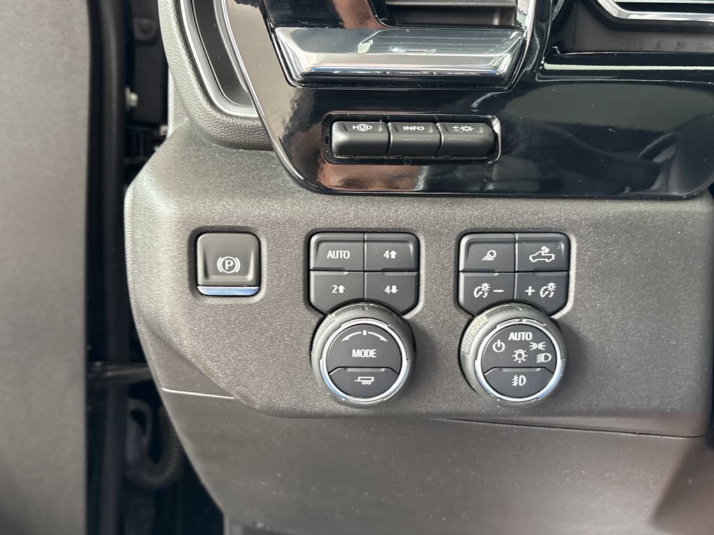 Used 2024 Chevrolet Silverado 1500 High Country w/ High Country Premium Package AWD/4WD image 45