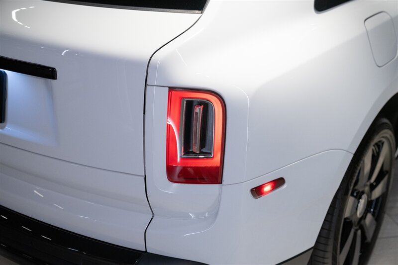 Used 2023 Rolls-Royce Cullinan AWD/4WD image 22