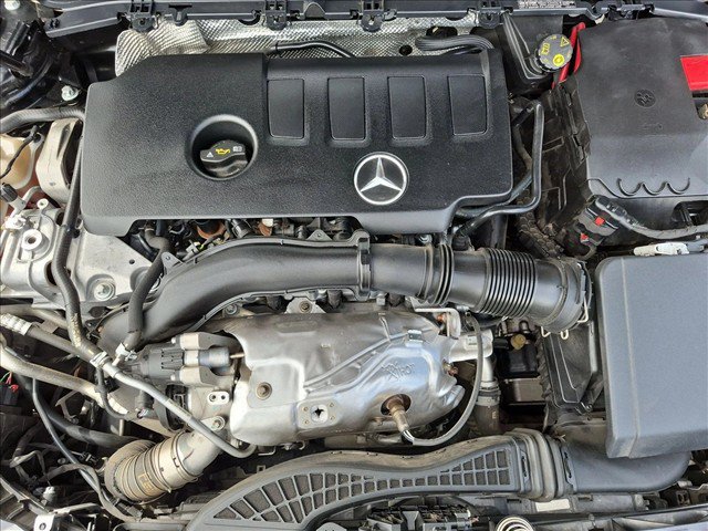 Used 2023 Mercedes-Benz GLB 250 4MATIC w/ Premium Package image 23