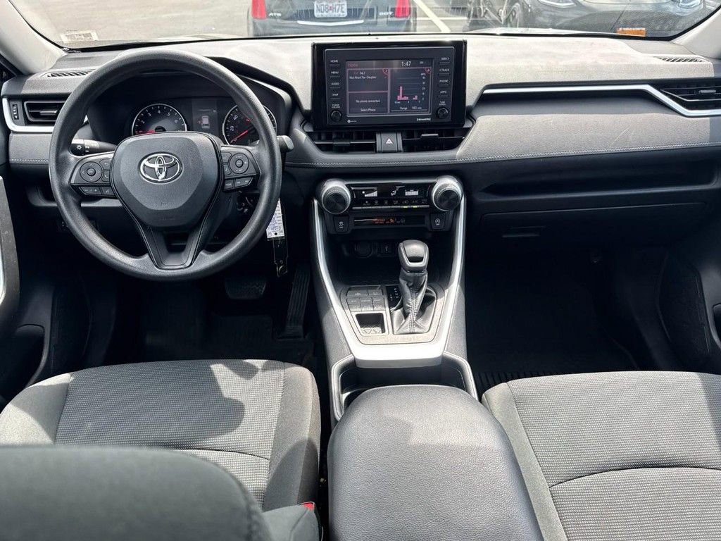 Used 2021 Toyota RAV4 LE image 11