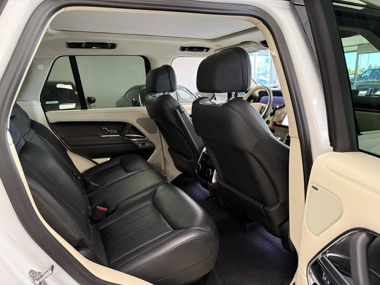 Used 2023 Land Rover Range Rover SE image 27