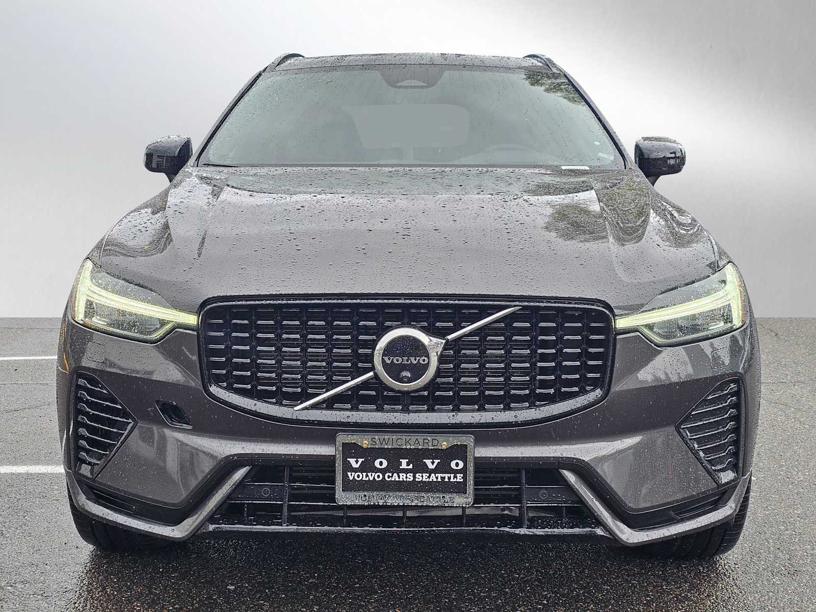 Used 2022 Volvo XC60 T8 R-Design w/ Advanced Package AWD/4WD image 8