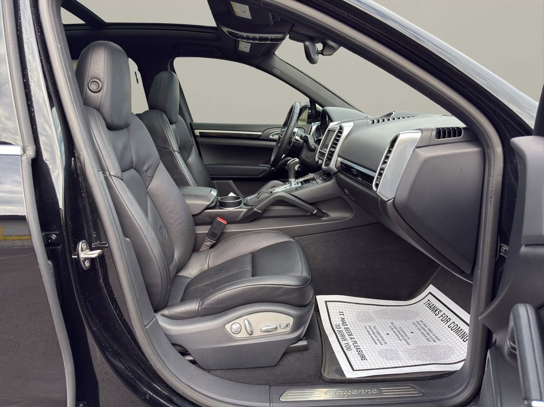 Used 2016 Porsche Cayenne image 19