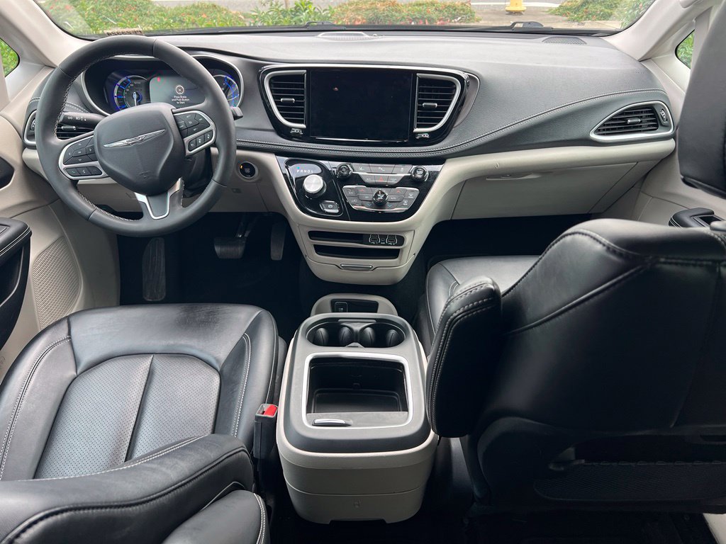 Used 2024 Chrysler Pacifica Limited FWD image 14