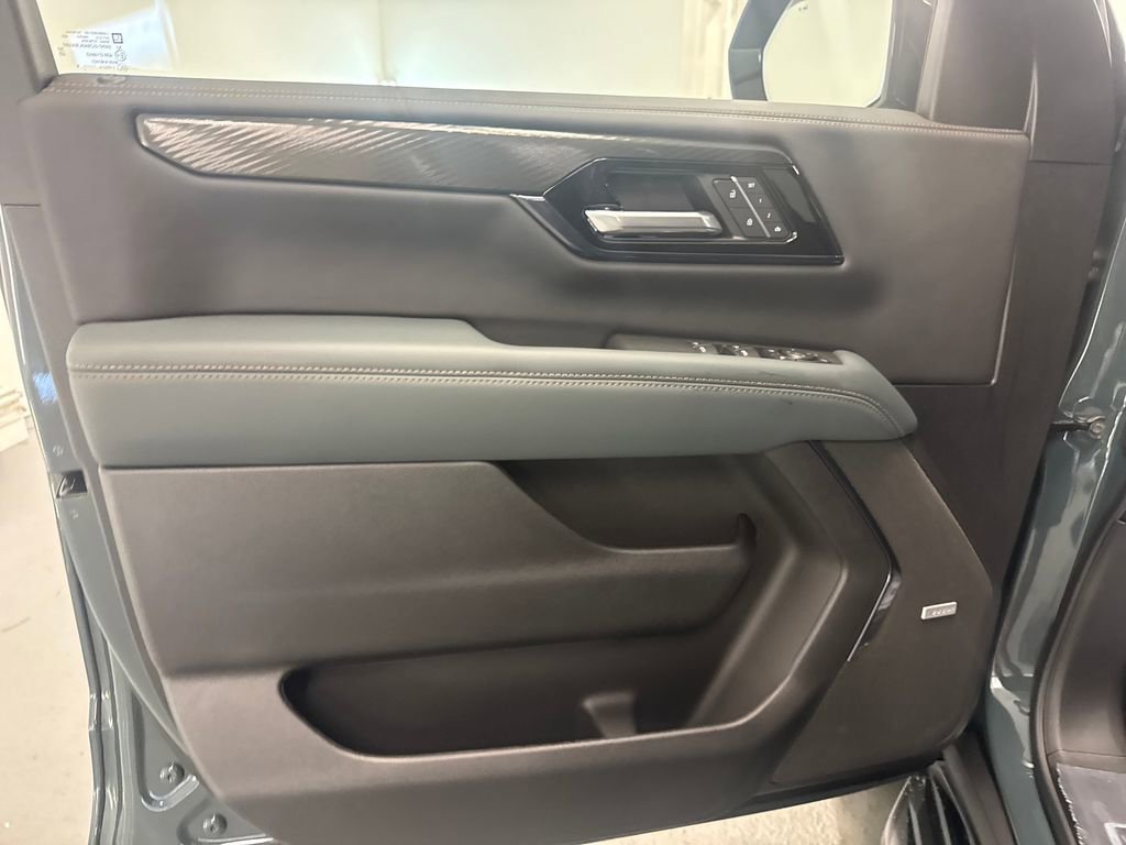 New 2026 GMC Yukon XL AT4 w/ LPO, Floor Liner Package AWD/4WD image 11