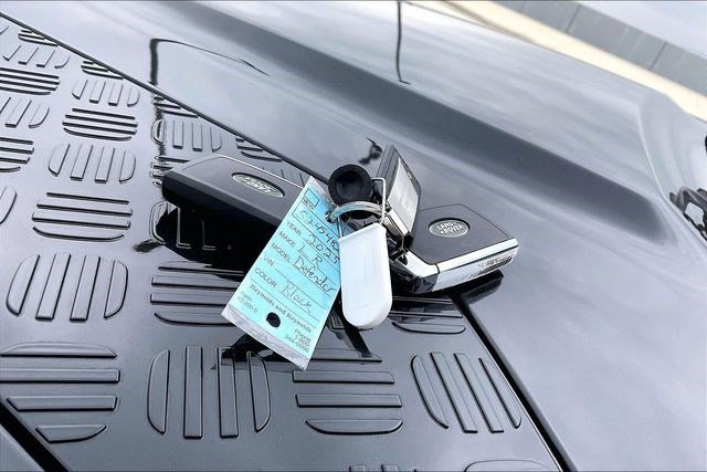 Used 2025 Land Rover Defender 110 S image 12