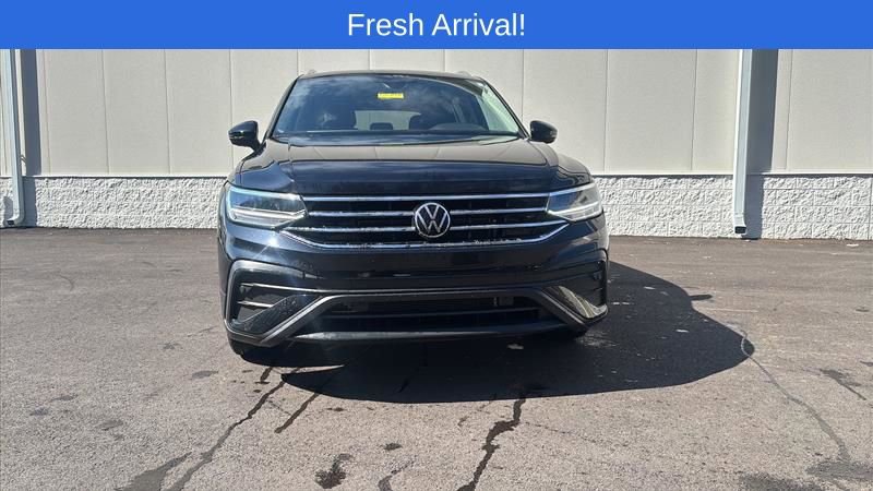 Certified 2023 Volkswagen Tiguan SE w/ Panoramic Sunroof Package image 2